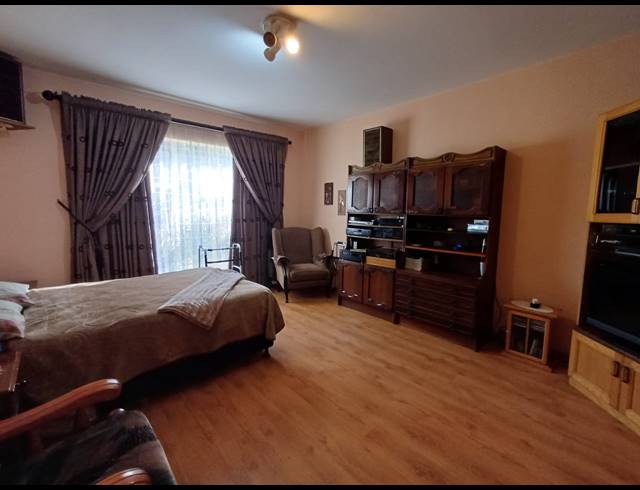 4 BEDROOM HOUSE FOR SALE IN VANDERBIJLPARK SE 3